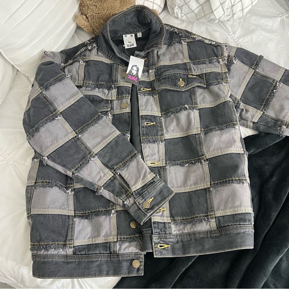 Small patchwork denim jacket oversized front pockets
DM for any questions :)